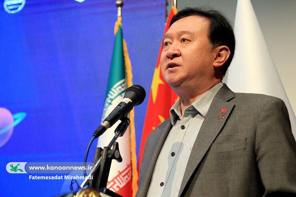 نوجوان ایرانی با فضانورد چینی گفتوگو کرد