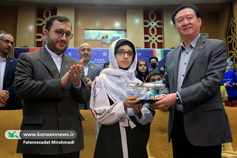 نوجوان ایرانی با فضانورد چینی گفتوگو کرد