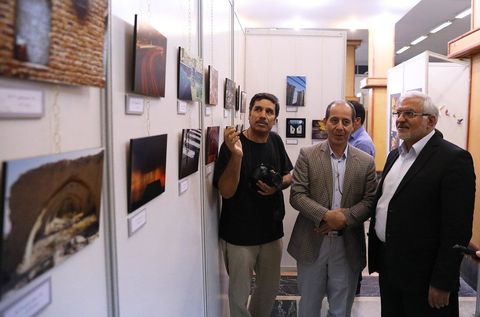 بازدید مدیرعامل کانون از نمایشگاه آثار هنرهای تجسمی اعضای مراکز استان تهران