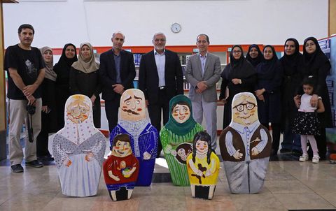 بازدید مدیرعامل کانون از نمایشگاه آثار هنرهای تجسمی اعضای مراکز استان تهران