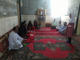 دیدار مربیان و اعضای مرکز فرهنگی- هنری بمپور با خانواده‌ی شهید نوجوان