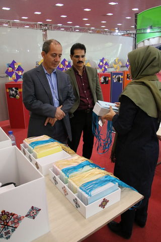 بازدید مدیر کل استان تهران از نمایشگاه هفته ملی کودک