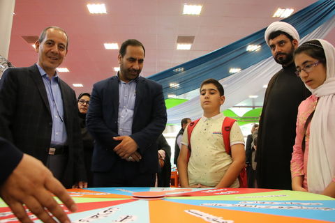 بازدید نمایندگان مجلس شورای اسلامی از نمایشگاه هفته ملی کودک