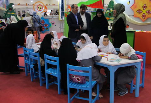 بازدید معاون آموزش ابتدایی وزارت آموزش و پرورش از نمایشگاه هفته ملی کودک