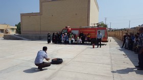 آشنایی اعضای کانون  ابوموسی با شغل آتشنشانی در هفته ملی کودک