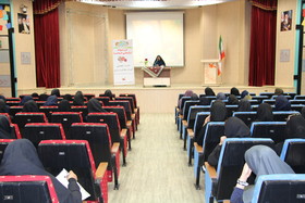 نشست تخصصی " کودک، خلاقیت، بازی" در کانون کرمان برگزار شد