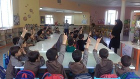 گزارش تصویری برنامه مشترک مرکز ۴ کانون استان قم و پایگاه خدمات اجتماعی و بهداشت در هفته‌ی ملی کودک