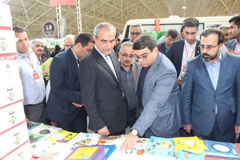بازدید خدابخش استاندار آذربایجان شرقی از فعالیت‌های کانون در پانزدهمین نمایشگاه کتاب تبریز