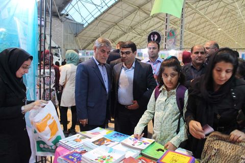 بازدید دکتر شهرتی فر معاون سیاسی امنیتی استانداری از غرفه‌های کانون در پانزدهمین نمایشگاه بین‌المللی کتاب تبریز