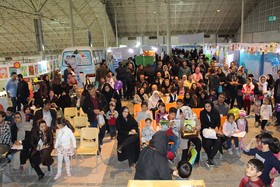 بازدید بیش از 40 هزار نفر از کودکان و نوجوانان و خانواده‌ها از غرفه‌های کانون در پانزدهمین نمایشگاه بین‌المللی کتاب تبریز