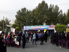 روز13آبان و برپایی ایستگاه فرهنگی هنری درخرم آباد