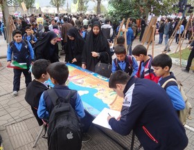 نقش‌آفرینی کودکان و نوجوانان گلستانی در مراسم راهپیمایی ۱۳ آبان