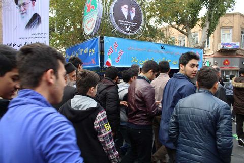 کارگاه‌های فرهنگی هنری اداره کل کانون آذربایجان شرقی در راهپیمایی 13 آبان 
