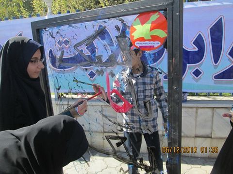 ایستگاه شعارنویسی کانون کرمان در روز 13 آبان