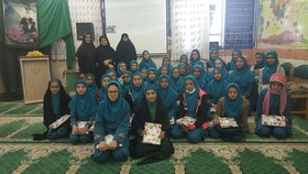 حضور کارشناسان کانون پرورش فکری سیستان و بلوچستان در مدارس و اهدای کتاب به دانش آموزان