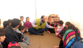 لبخند؛ هدیه مربی سیار روستایی کانون اردبیل به کودکان مناطق زلزله‌زده کرمانشاه