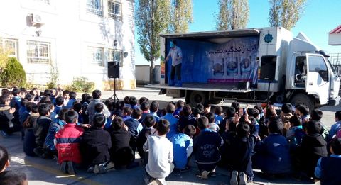 کامیونت سیار کانون و نمایشی به پاکی آب و زلالی وحدت و هم‌دلی در مدارس حاشیه شهر گرگان  
