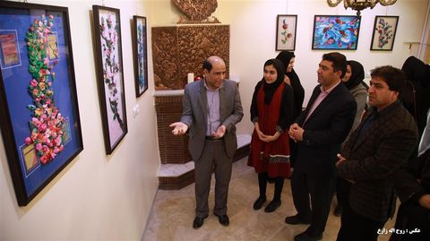گزارش‌تصویری نمایشگاه"گل‌های‌کاغذی"مجموعه ‌آثار آفرین‌آخوندی عضو نوجوان مرکزفرهنگی هنری شماره سه یزد-آذر 96