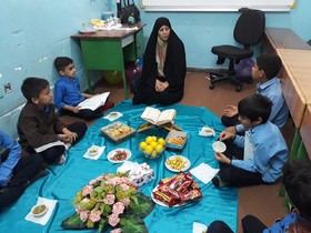 جشن قرآنی با حضور دانش‌آموزان مدرسه مکتب القرآن