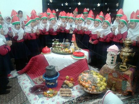 جشن یلدا اعضای کتابخانه سیار شهری شماره2 مشهد