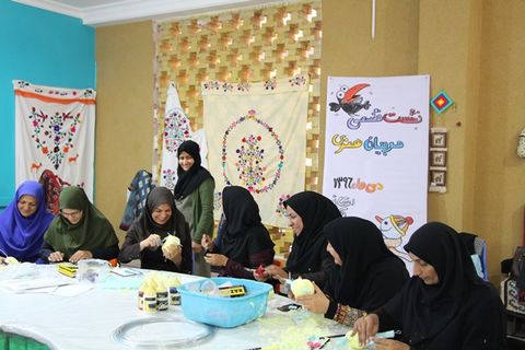 کارگاه آموزش ساخت عروسکهای خمیری در کانون کرمان