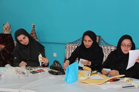 کارگاه آموزش ساخت عروسکهای خمیری در کانون کرمان