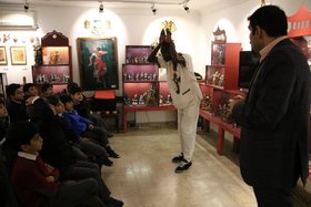 قصه‌گویی دو میهمان خارجی جشنواره در موزه‌ی عروسک‌ها