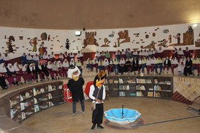 اجرای نمایش عروسکی" حسنی و مرغ کاکل زری" در کانون شماره 3 کرمان