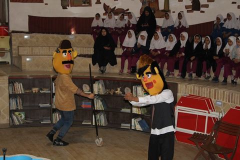 نمایش عروسکی حسنی و مرغ کاکل زری در مرکز 3 کرمان