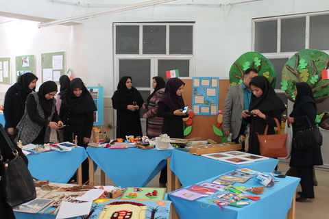 افتتاح نمایشگاه دست سازه‌های اعضا کانون خوزستان در اهواز  به مناسبت دهه‌ی مبارک فجر