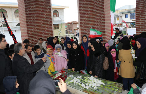 گلباران گلزار شهدای سلیمانداراب رشت به مناسبت دهه‌ی مبارک فجر