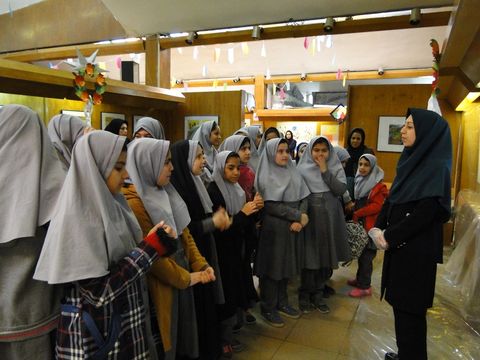 افتتاحیه نمایشگاه آثار اعضا و مربیان کانون با عنوان آیه های فجر در سه بخش دستاوردهای انقلاب اسلامی، نقش جهان و دست سازه ها