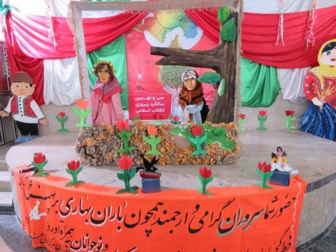 جشن پیروزی شکوهمند انقلاب اسلامی با حضور کودکان و نوجوانان گچسارانی 