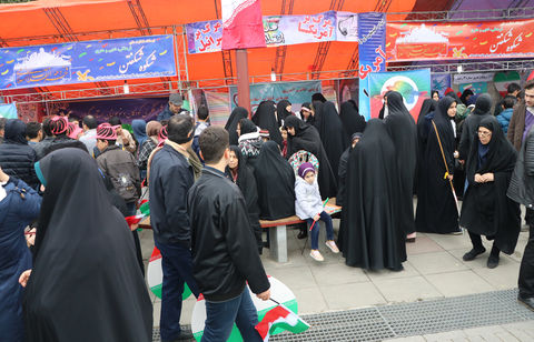 «شکوه شکفتن» در مسیر راهپیمایی 22 بهمن 