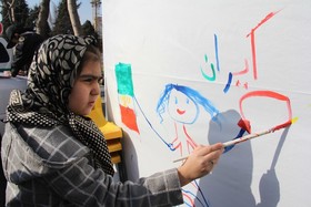 ایستگاه نقاشی و غرفه کاردستی کانون در مسیر راهپیمایی۲۲ بهمن