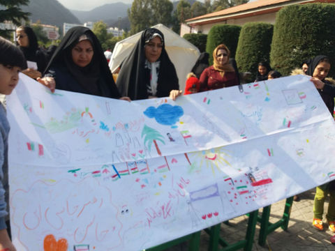 ایستگاه نقاشی کمیته کودک ونوجوان در راهپیمایی 22 بهمن 
