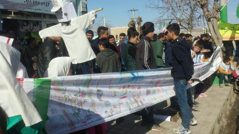 برپایی ایستگاه فرهنگی‌هنری کانون و حضور پرشور کودکان، نوجوانان و خانواده‌های گلستانی در راهپیمایی 22 بهمن
