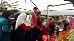 اعضا مرکز سیار روستایی  اسفراین به میهمانی گل ها رفتند