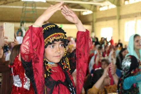 برپایی جشن «تحویل سال نو» در مناطق زلزله‌زده‌ی کرمانشاه