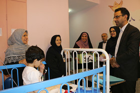گزارش تصویری از دیدار مدیرکل کانون پرورش فکری استان سمنان با کودکان بیمار