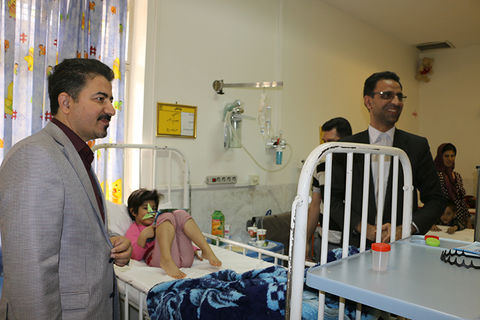 گزارش تصویری دیدار مدیرکل کانون پرورش فکری استان سمنان با کودکان بیمار