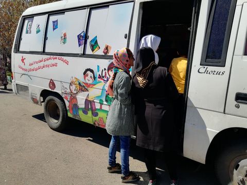 کتابخانه‌های سیار کانون پرورش فکری کودکان و نوجوانان استان آذربایجان شرقی همراه کودکان و نوجوانان در روز طبیعت