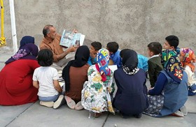 اجرای طرح عیدانه کتاب در مرکز صفی آباد