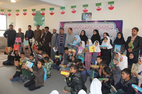 عیدانه کانون به دانش آموزان زلزله زده روستای لنگر