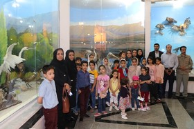 بازدید اعضای مرکز فرهنگی هنری فرخشهر از موزه حیوانات به مناسبت هفته محیط زیست