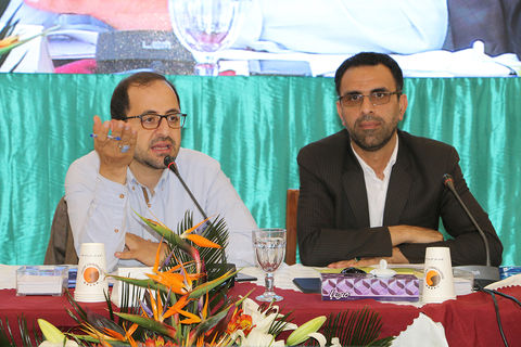 نشست اعضای انجمن ادبی سمنان با مدیرعامل کانون پرورش فکری