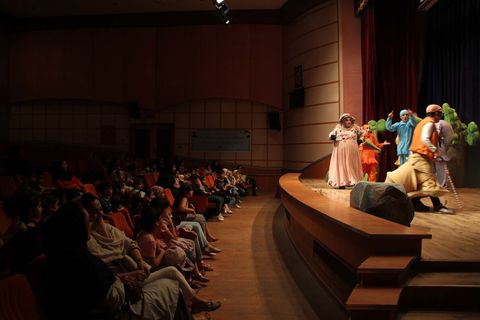 نمایش «خانم هزارپا» در سینما کانون مازندران 