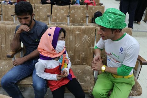 دیدار مدیر کل کانون پرورش فکری کودکان و نوجوانان و خان عمو «مجری برنامه کودک» از کودکان بخش اطفال بیمارستان و معلولان مراکز فردوس و یکتا در شهرکرد 