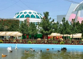 کودکان و نوجوانان مرکز فرهنگی هنری شماره۸ کانون مشهد از باغ پرندگان بازدید کردند