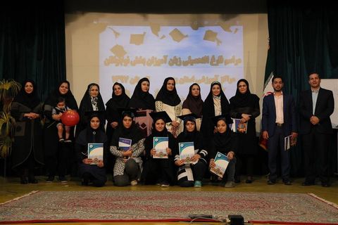 گزارش تصویری جشن فارغ التحصیلی زبان آموزان نوجوان کانون زبان یزد- شهریور97